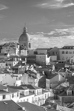 Vintage zwart wit in Alfama in Lissabon Portugal art print - straatfotografie en reisfotografie