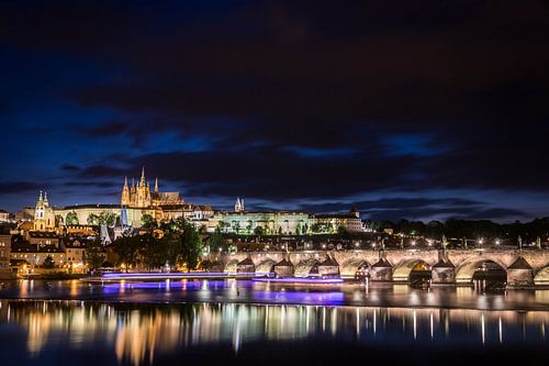 Die Altstadt und die Karlsbrücke in Prag, Tschechische Republik.