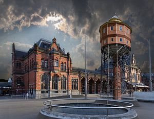 Groningen . Station en Watertoren De Bovenkamer van Aad Trompert