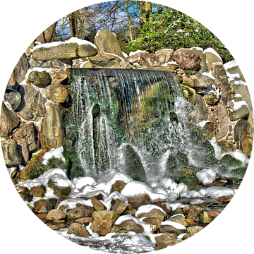 De "bevroren" waterval in Sonsbeek Park. van Jurjen Jan Snikkenburg