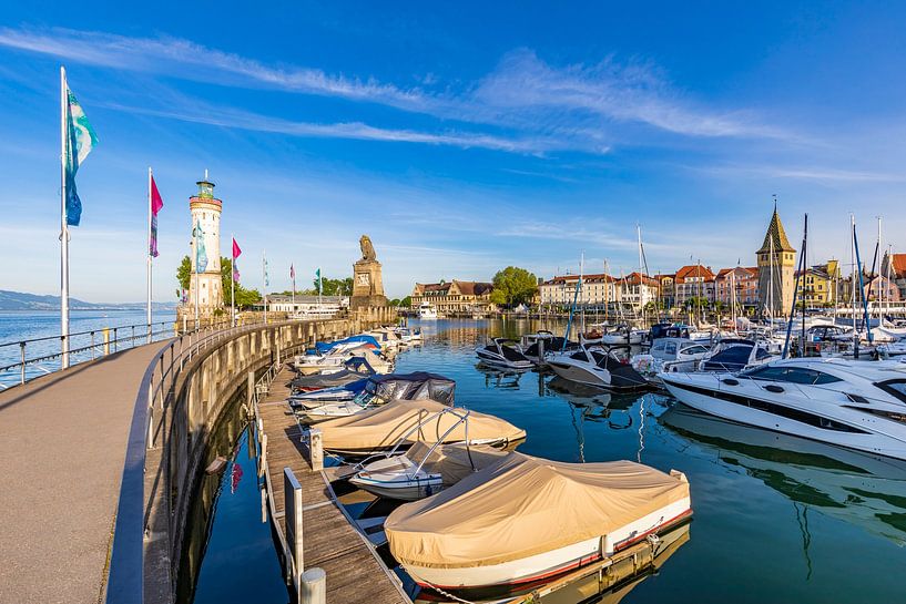 Harbor with the lighthouse in Lindau on Lake Constance by Werner Dieterich