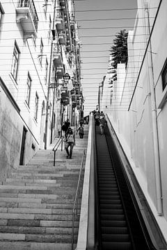 Rolltreppe unter freiem Himmel: Escadinha da saúde Lissabon von Daan Duvillier | Dsquared Photography