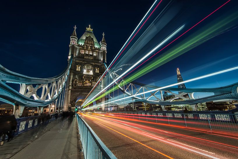 Tower Bridge am frühen Abend von Gerry van Roosmalen
