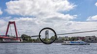 Het passeren van de Prins-Willem Alexanderbrug Rotterdam van Rick Van der Poorten thumbnail