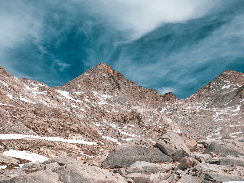 Couverture de neige dans les zones de montagne accidentées par Marc van den Elzen
