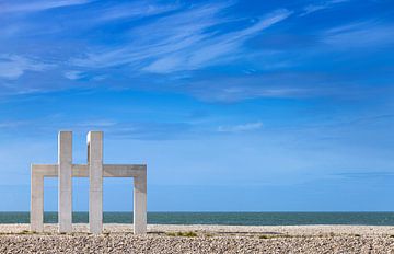 Sculptuur op strand van Le Havre, Frankrijk van Adelheid Smitt