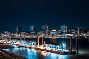 Nächtlicher Blick über die Elbe von Florian Kunde