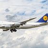 Boeing 747-8 de Lufthansa pour le transport de passagers. sur Jaap van den Berg