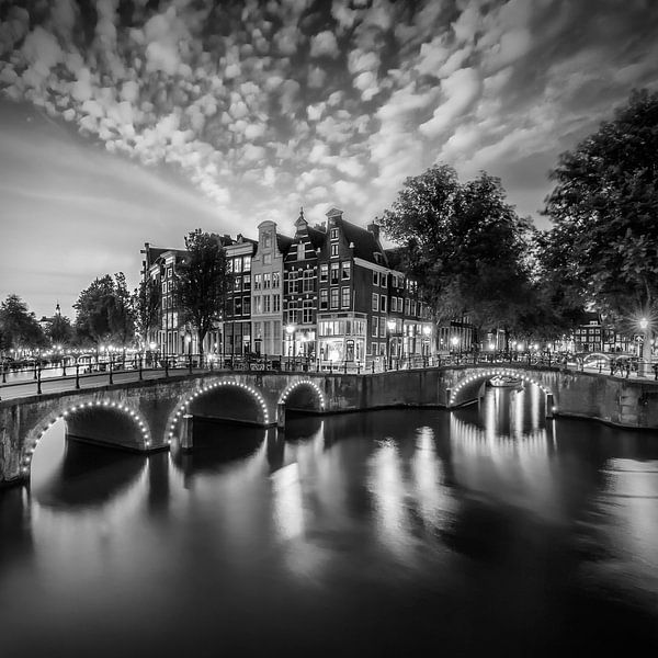 AMSTERDAM Soirée idyllique sur le Keizersgracht et le Leidsegracht | Monochrome par Melanie Viola