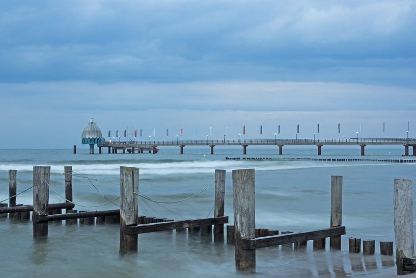 Pier op het strand van Zingst van Katrin May