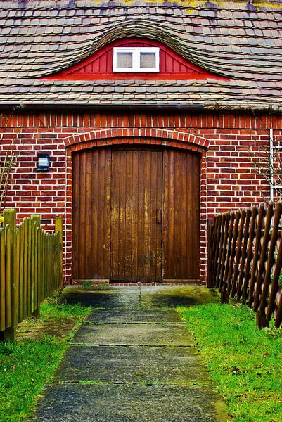 The gate / barn door by Norbert Sülzner