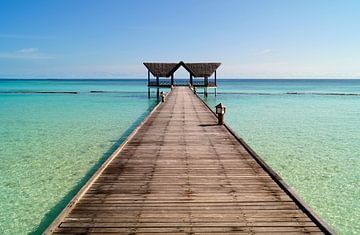 Strand und Pier auf den Malediven