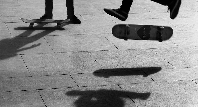 Skater in de lucht von Rik Engelgeer