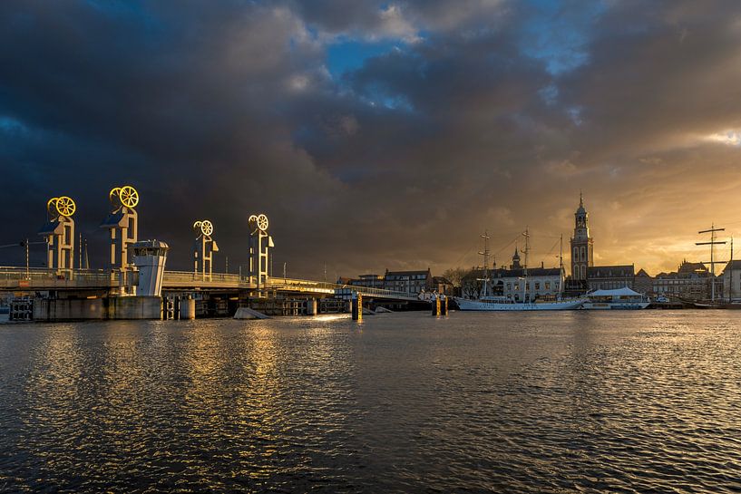 Façade de la ville de Kampen à l'heure dorée par Fotografie Ronald