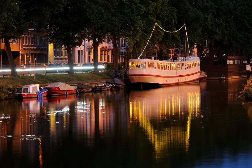 Culture Boat aan Wittevrouwensingel in Utrecht par Donker Utrecht