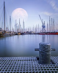 Harbor and moon by Edwin Kooren