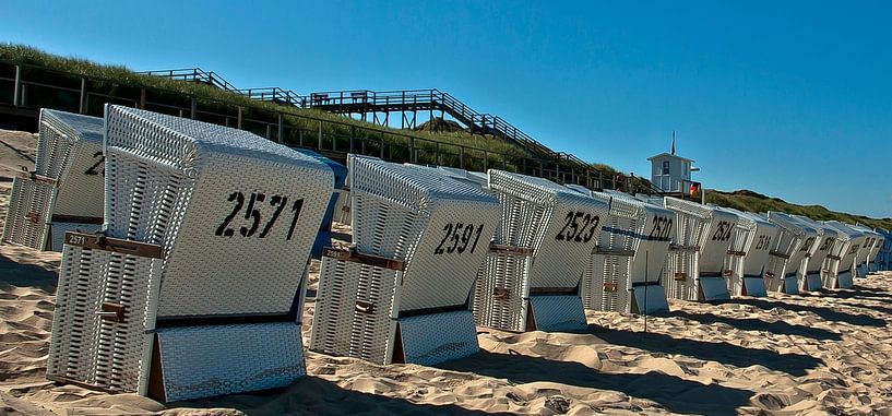 Beach chairs [wide screen photo] by Norbert Sülzner