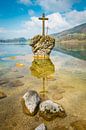 Mondsee met kruissteen van Martin Wasilewski thumbnail