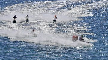 In de race om de trofee, vijf waterscooters in Tarragona