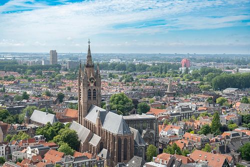 Oude Kerk in Delft tijdens een zomerse dag