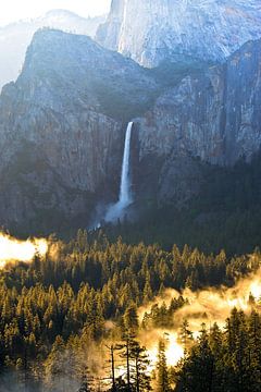 Aube à la chute d'eau Bridalveil | Parc national de Yosemite