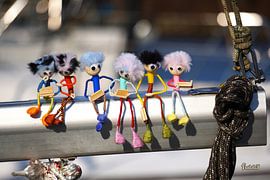 Fubby's op giek in 'New York construction workers' pose. van Sailographic Paula