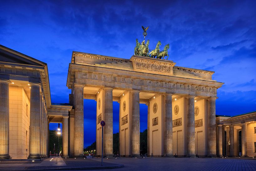 Brandenburger Tor in der Abenddämmerung  von gaps photography