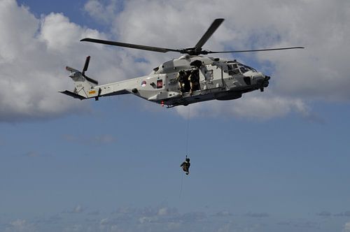 Oefening met marine helicopter