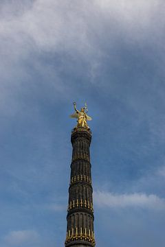 The beautiful Siegessäule in the Tiergarten in Berlin by Patrick Verhoef