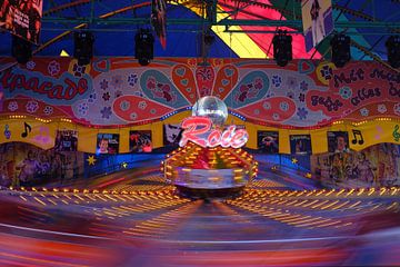 A fast ride on the fairground by Thomas Riess