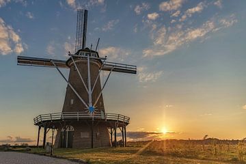 Zonsondergang bij Hollandsche Molen in Neede van Huseyin Bingol