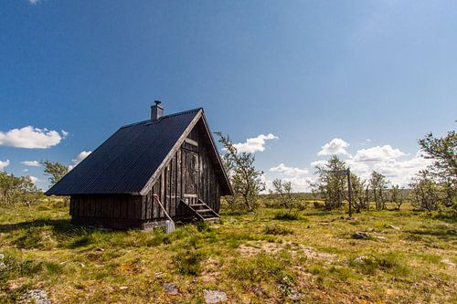 Swedish mountain hut by Ruben Emanuel