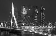 Le Pont Erasmus  à Rotterdam (Feyenoord Édition) par MS Fotografie | Marc van der Stelt Aperçu
