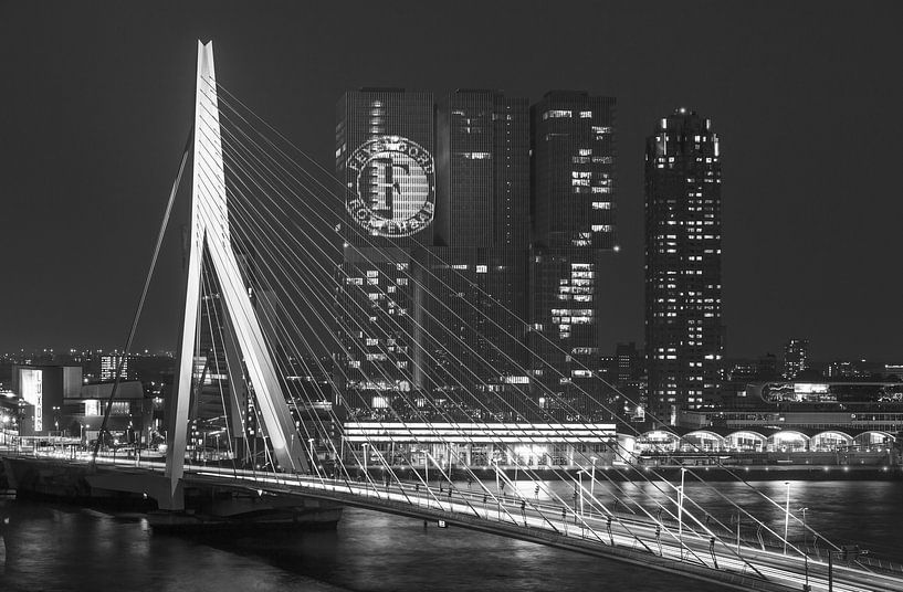 Die Erasmus-Brücke  in Rotterdam (Feyenoord Ausgabe) von MS Fotografie | Marc van der Stelt