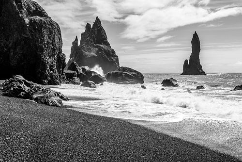 Reynisdrangar en noir et blanc
