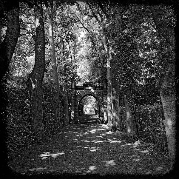 Der Weg zum Friedhof von Leopold Brix