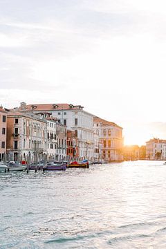 Venetië bij zonsondergang | Meest romantische stad in Europa | Reisfotografie Italië wall art foto p van Milou van Ham