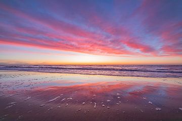 Reflection on the beach by Yanuschka | Fotografie Noordwijk