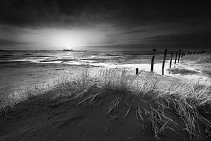 Strand von St. Peter Ording an der Nordsee. Schwarzweiss Bild.