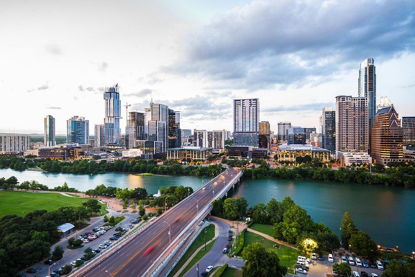 Austin by Hello Pompoyo