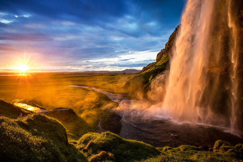Seljalandsfoss waterval in IJsland van <span class="secondary-font">Yvette Baur</span>