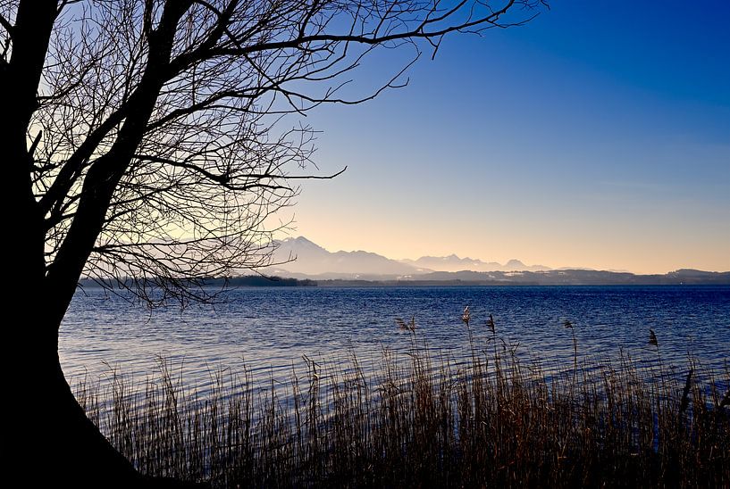 Le lac de Chiem et les montagnes par artpictures.de