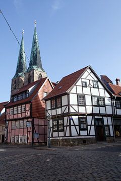 Ville du patrimoine mondial Quedlinburg - Pölkenstraße avec l'église St. Nikolai sur t.ART