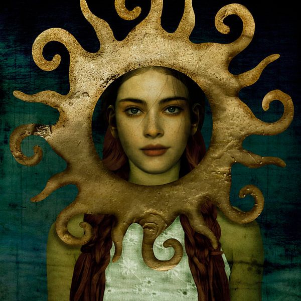 Vintage Beauty Mirror Gold Crown by Yvonne Zeldenthuis