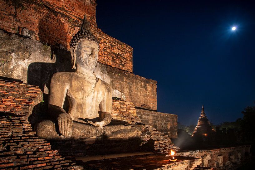 Buddha statue in Sukhothai by Antwan Janssen