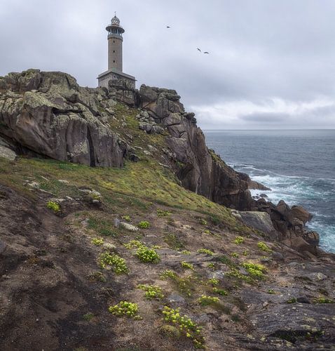 Le phare de Punta Nariga sur la Côte de la Mort, en Galice, Espagne