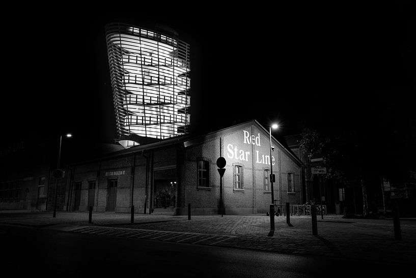 Gebäude der Red Star Line in Antwerpen bei Nacht von Chi