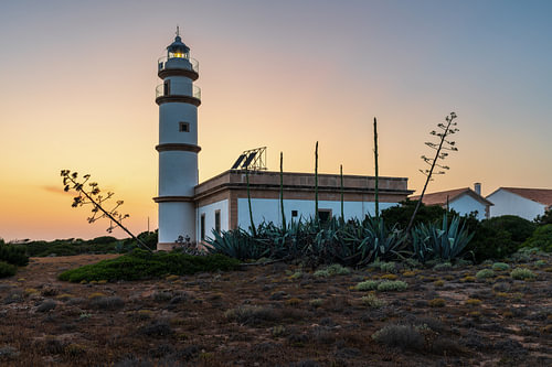 De vuurtoren van Cap de Ses Salines op Mallorca