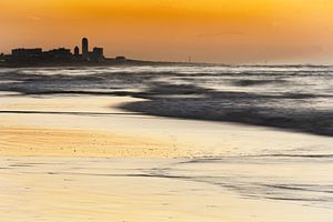 Zandvoort bij zonsondergang van Gonnie van de Schans