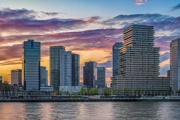 Skyline Rotterdam Sunset van Leon Okkenburg